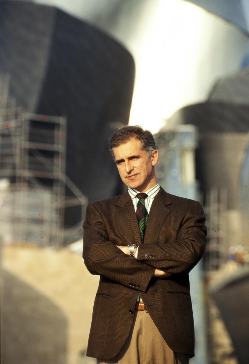 Juan Ignacio Vidarte outside the Guggenheim Bilbao