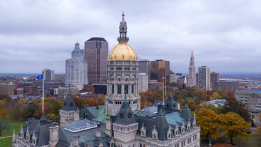 The Connecticut state capitol and the Hartford skyline