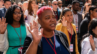 New U.S. citizens recite the the Oath of Allegiance during a naturalization ceremony at Rockefeller Center in New York City in September 2019. Photo: Drew Angerer/Getty Images.