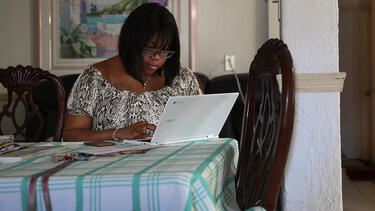 Jessie Morancy, a former wheelchair and customer service agent at Fort Lauderdale–Hollywood International Airport, filing unemployment benefits on March 27 after being laid off. Photo: Joe Raedle/Getty Images.