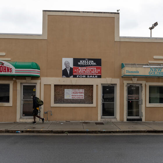 Closed businesses in Atlantic City, New Jersey, in August 2020. Photo: Alexi Rosenfeld/Getty Images.