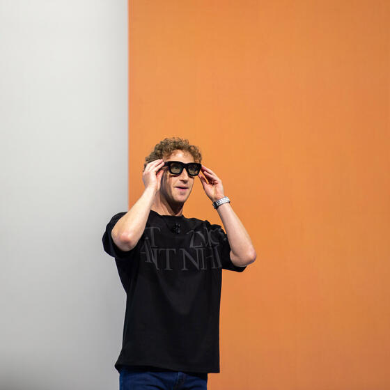 Mark Zuckerberg demoing Meta's augmented reality glasses